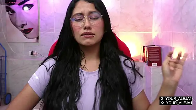 LauraRuiz1 online show from May 16, 1:41 am