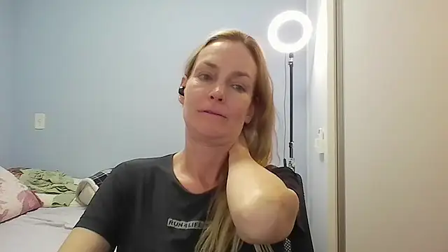 Annylove1 online show from April 23, 12:23 pm