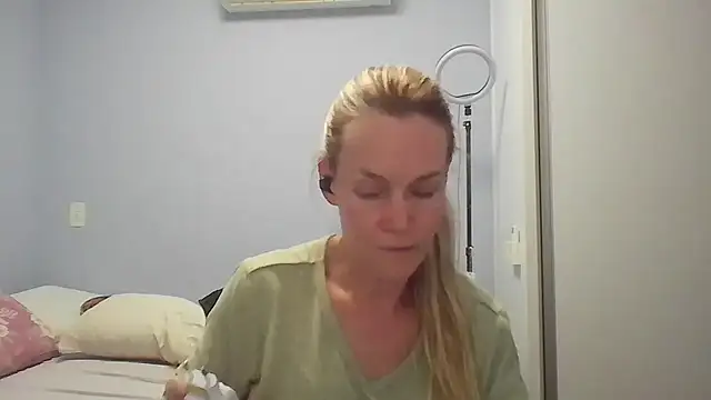 Annylove1 online show from April 27, 12:41 am