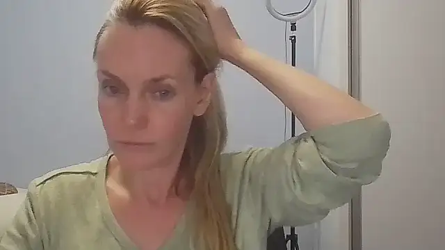 Annylove1 online show from April 21, 12:14 am