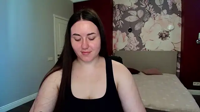 Roxie Bradley online show from April 22, 5:59 am