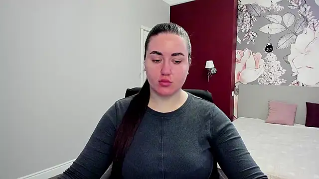 Roxie Bradley online show from March 12, 6:49 am