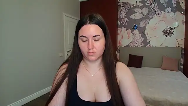 Roxie Bradley online show from June 5, 6:52 am