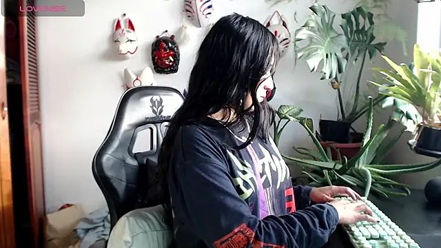 cat salo online show from April 18, 10:09 pm