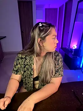 Snapshot of Im_sophiie chatting on September 13, 7:05 am Im sophiie online show from September 13, 7:05 am