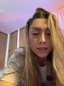 Snapshot of Im_sophiie chatting on September 26, 6:44 am Im sophiie online show from September 26, 6:44 am