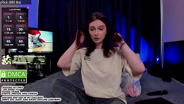 Lee Loo online show from October 3, 1:49 pm