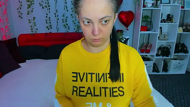 DarlingMilf online show from April 24, 6:22 pm