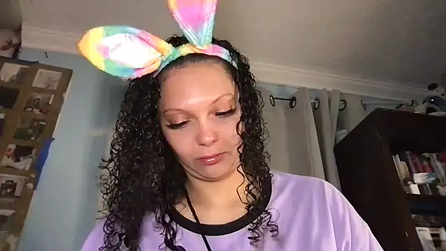 LuLuValenttine101 online show from April 7, 6:48 am