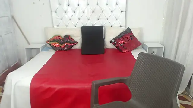 Sweetbigcatt online show from April 22, 7:27 am