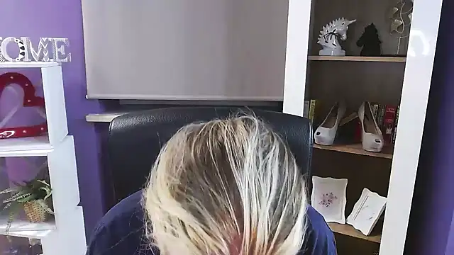 Zoey Erotic online show from February 17, 5:40 am