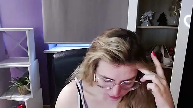 Zoey Erotic online show from April 28, 4:38 am