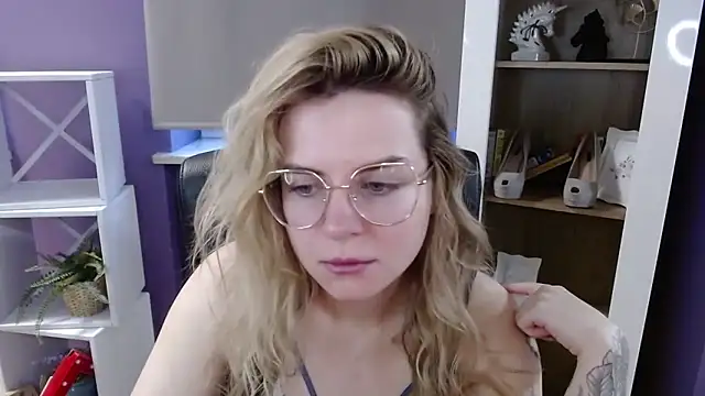 Zoey Erotic online show from April 24, 4:26 am