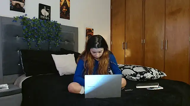 3littleschoolteens online show from November 21, 7:16 pm