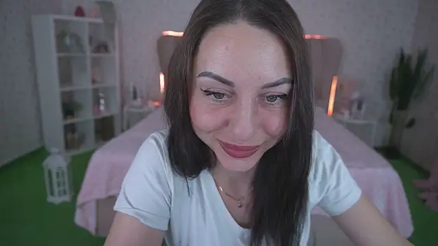 KristiiMax online show from April 21, 4:47 pm