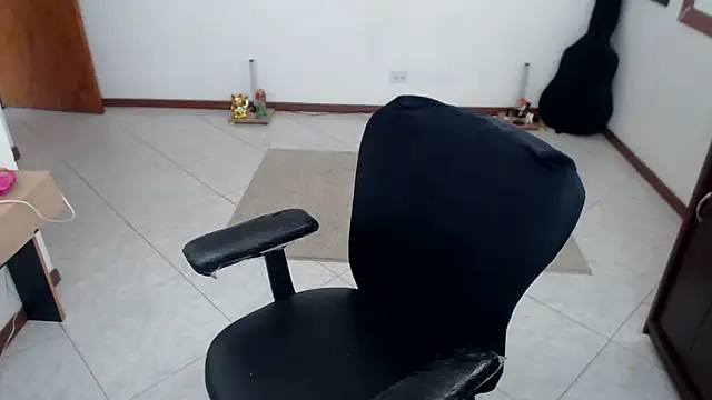 charlottezoe15 online show from April 23, 5:59 pm