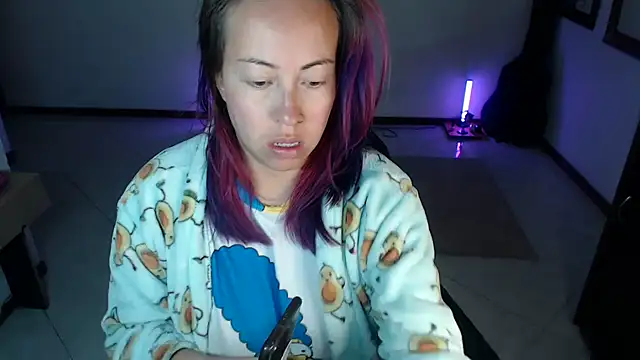 charlottezoe15 online show from April 26, 9:18 am