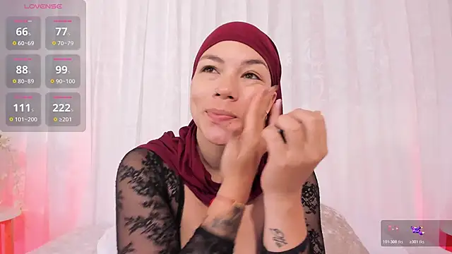 aisha vs online show from April 24, 1:14 pm