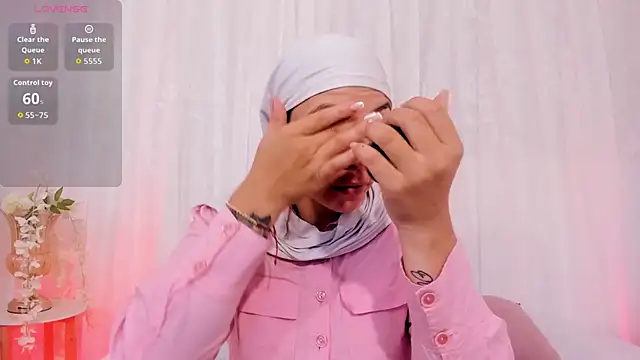 aisha vs online show from April 23, 1:13 pm