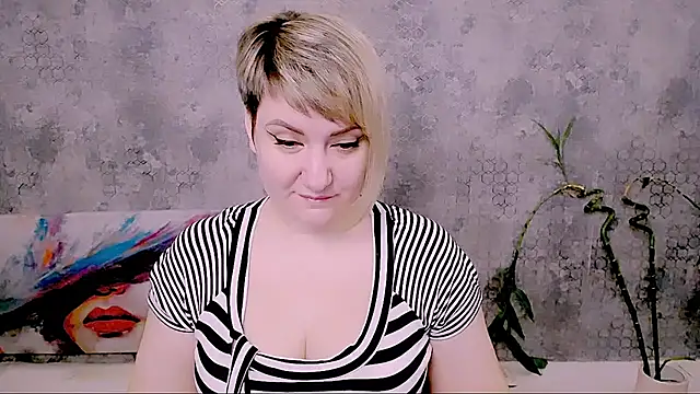 Djullia online show from April 2, 6:11 am