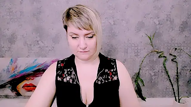 Djullia online show from April 24, 12:30 pm