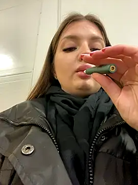 KrisMagnoly online show from November 14, 4:29 pm