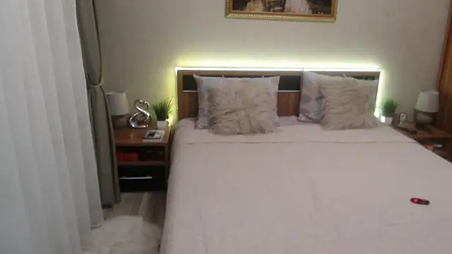 Snapshot of sensualEmilia chatting on October 4, 6:56 pm sensualEmilia online show from October 4, 6:56 pm