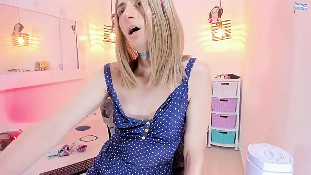 KimberlyJohnsoon online show from June 7, 7:04 am