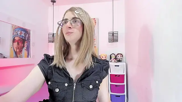 KimberlyJohnsoon online show from April 28, 11:08 pm