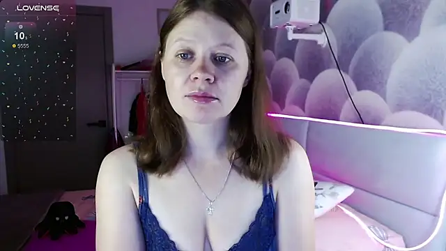 Snapshot of alekasamui chatting on September 8, 8:52 pm alekasamui online show from September 8, 8:52 pm
