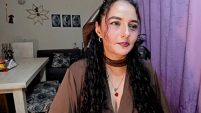 emma luxy online show from April 21, 11:01 pm