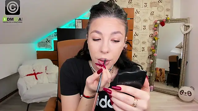 EmillyTaylor online show from December 18, 4:50 am