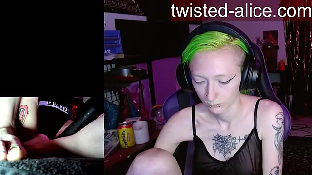 alicewonder09 online show from April 25, 4:04 am