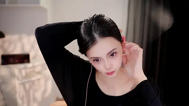 Ocean--Lili online show from June 9, 2:27 pm