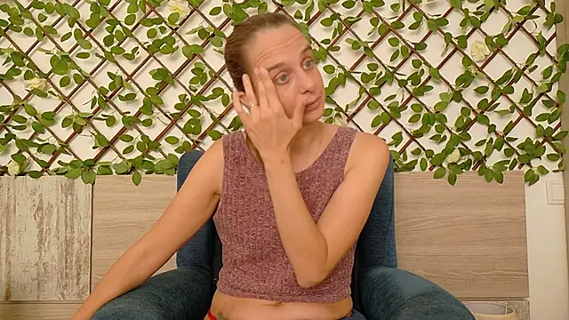 Chantalee online show from October 6, 7:14 am