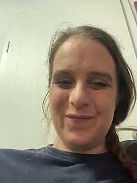 Chantalee online show from May 11, 6:04 am