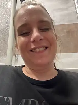 Chantalee online show from May 4, 6:28 am