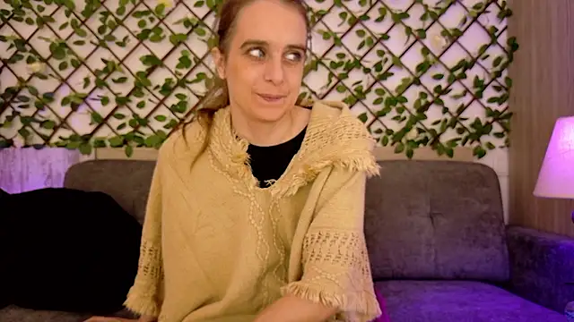 Chantalee online show from January 10, 8:30 am