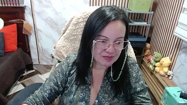 Sonialorens  online show from March 19, 9:30 pm