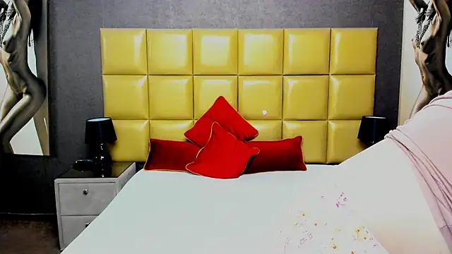 KiraLeila online show from April 28, 4:55 pm