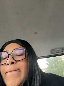 IamSashaLuv online show from December 19, 1:47 pm