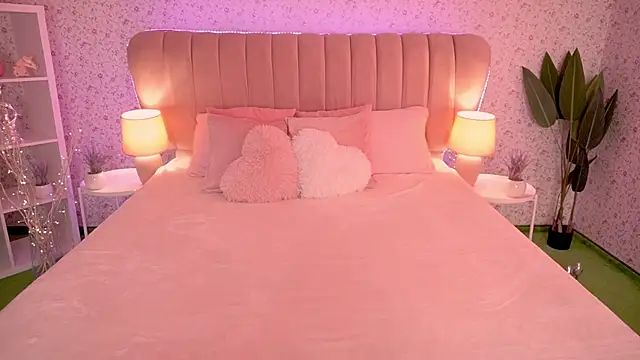 MirandaHobbs online show from October 20, 7:44 am