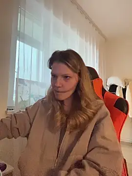 MaryHiggins online show from April 22, 5:10 pm