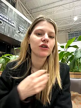 MaryHiggins online show from October 20, 3:15 pm