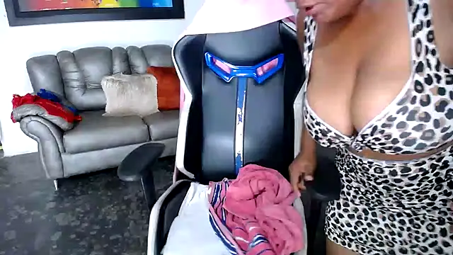 Snapshot of marysol83 chatting on October 17, 2:26 am marysol83 online show from October 17, 2:26 am