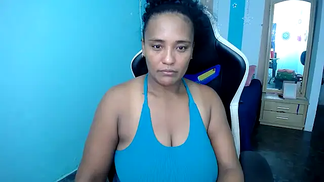 Snapshot of marysol83 chatting on October 2, 12:48 am marysol83 online show from October 2, 12:48 am
