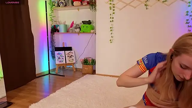 berrry girl online show from June 11, 6:10 am