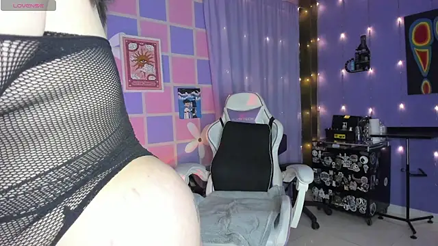 cherrybom  online show from April 27, 11:57 pm