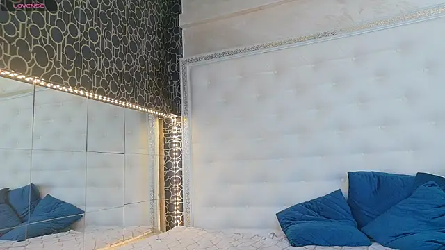 karissia online show from April 23, 4:42 am