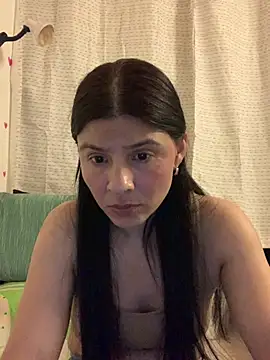 Estefani 32 online show from April 26, 7:00 pm